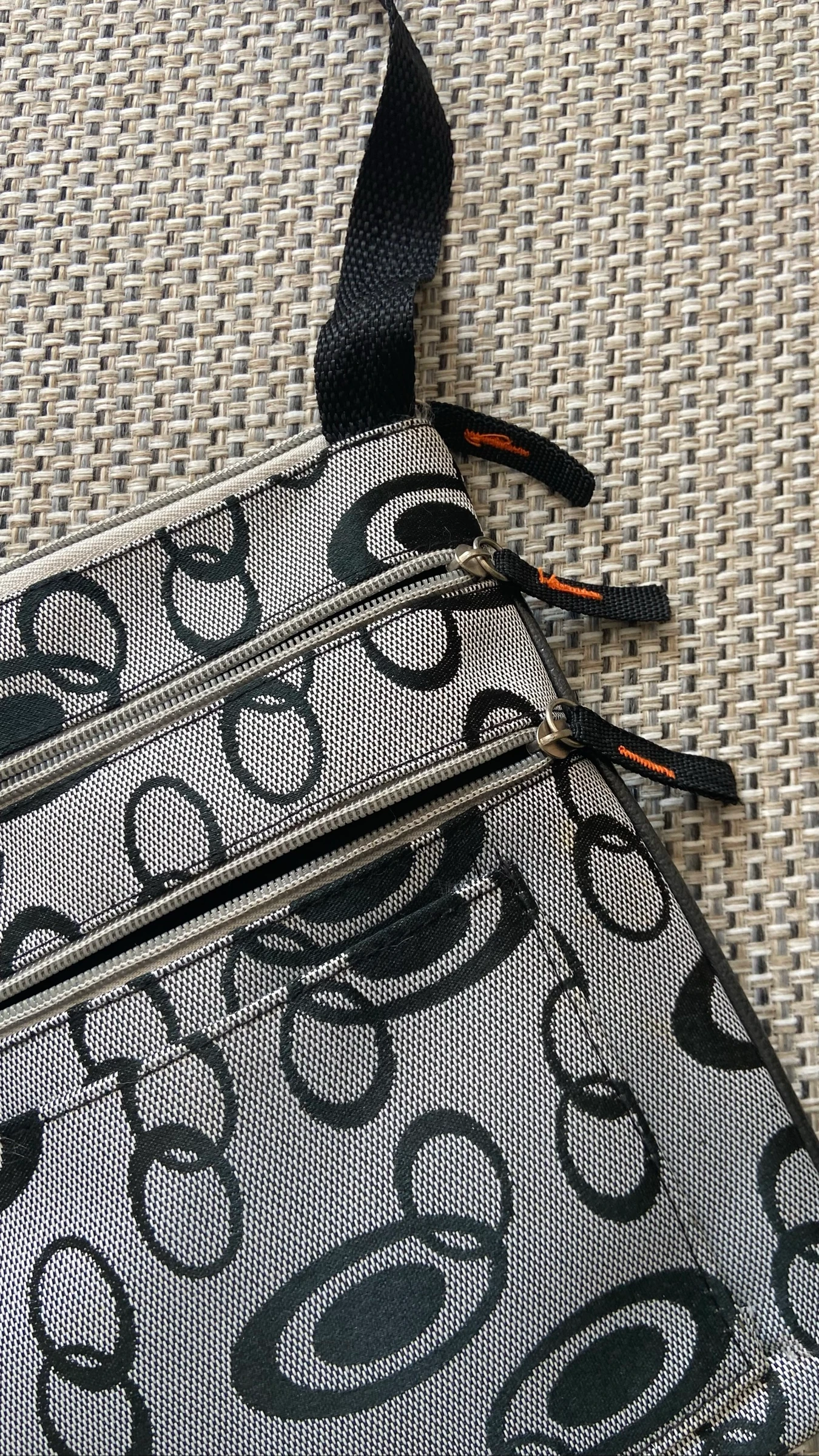 Grijze tas met zwart patroon – photo 3